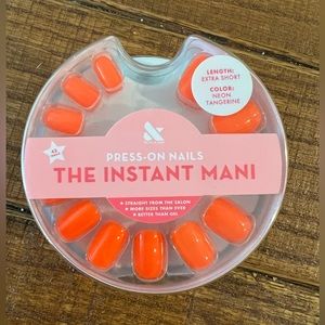 Bundle of Olive & June press on nails